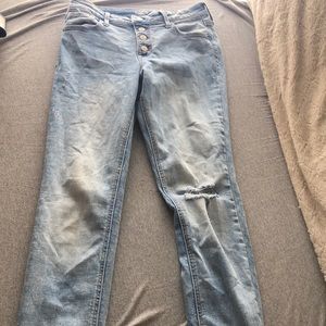 High rise skinny old navy jeans size 2 lmk if your interested !!